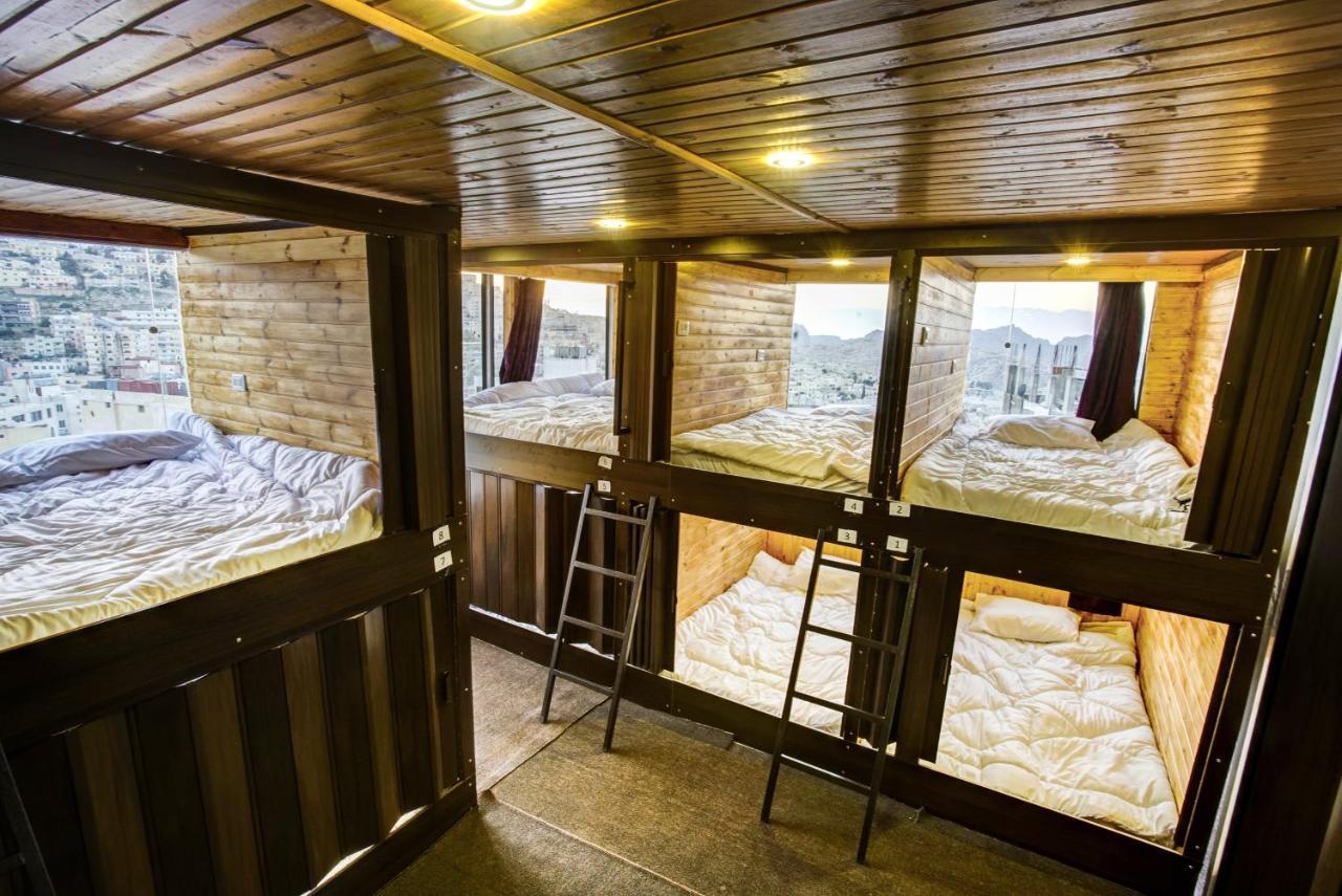 Petra Capsule Hostel Wadi Musa Zewnętrze zdjęcie